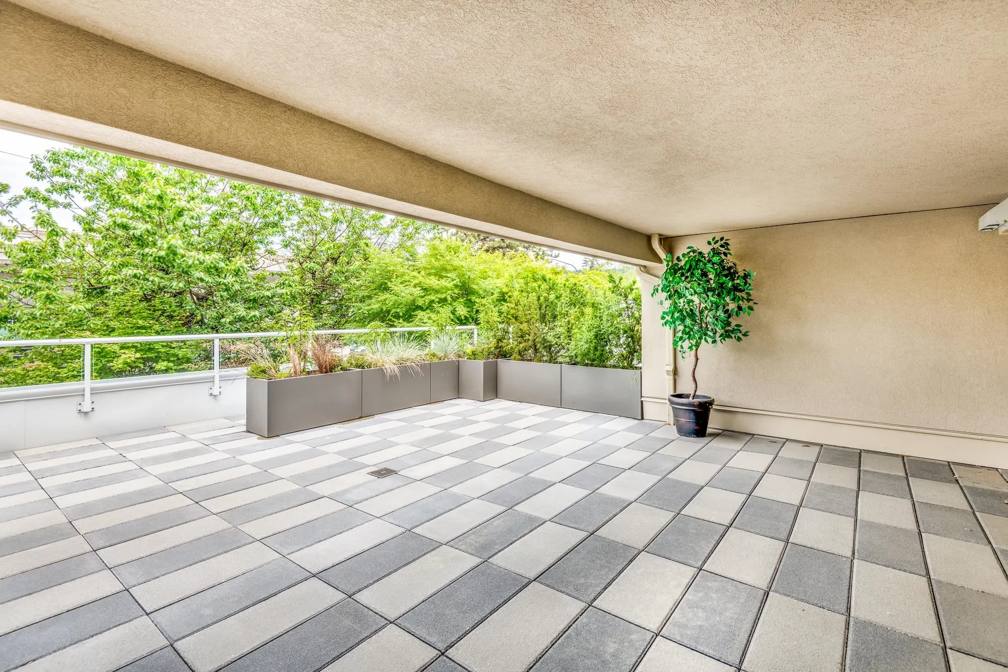 102 501 Cochrane Avenue