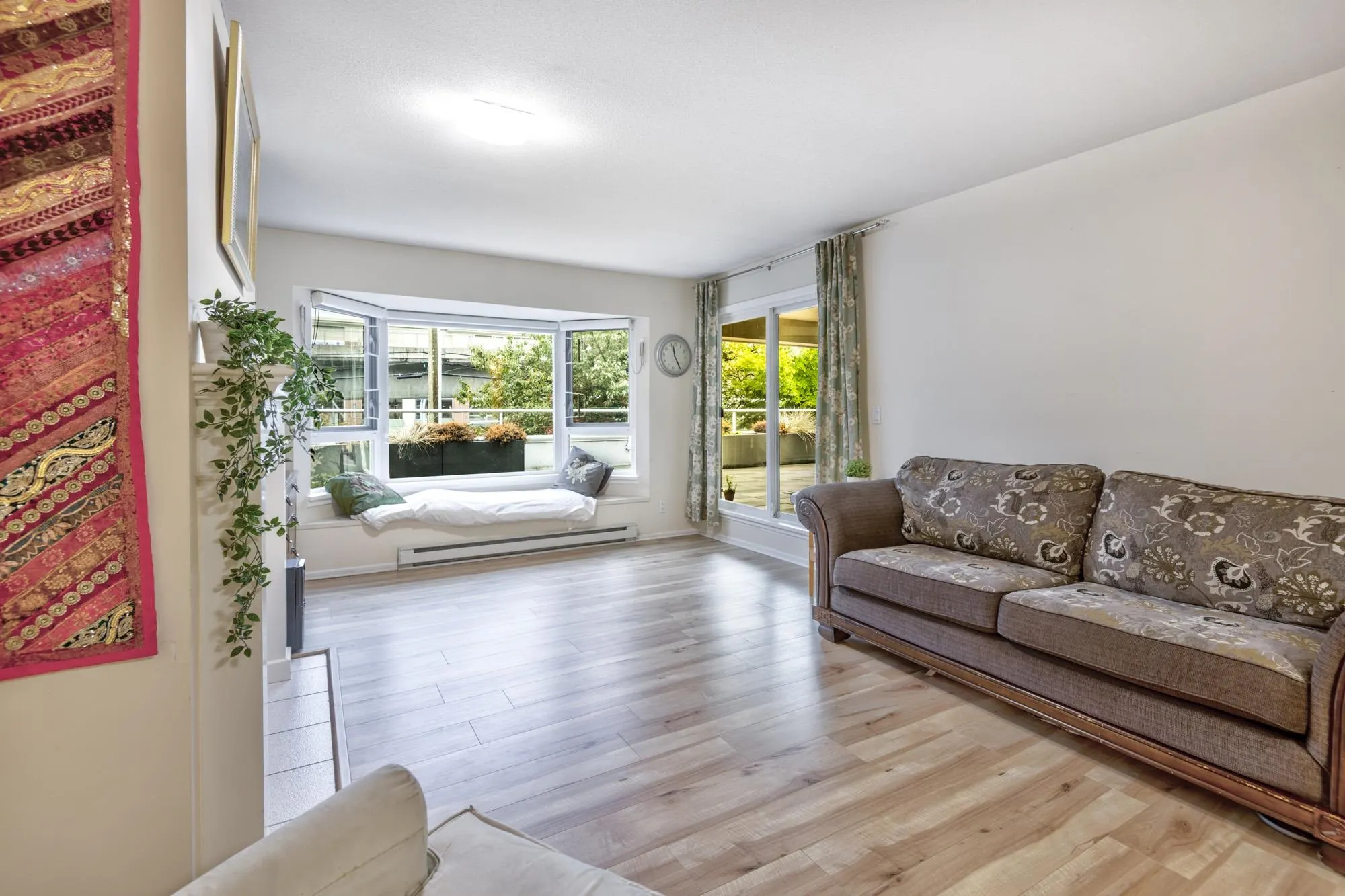 102 501 Cochrane Avenue