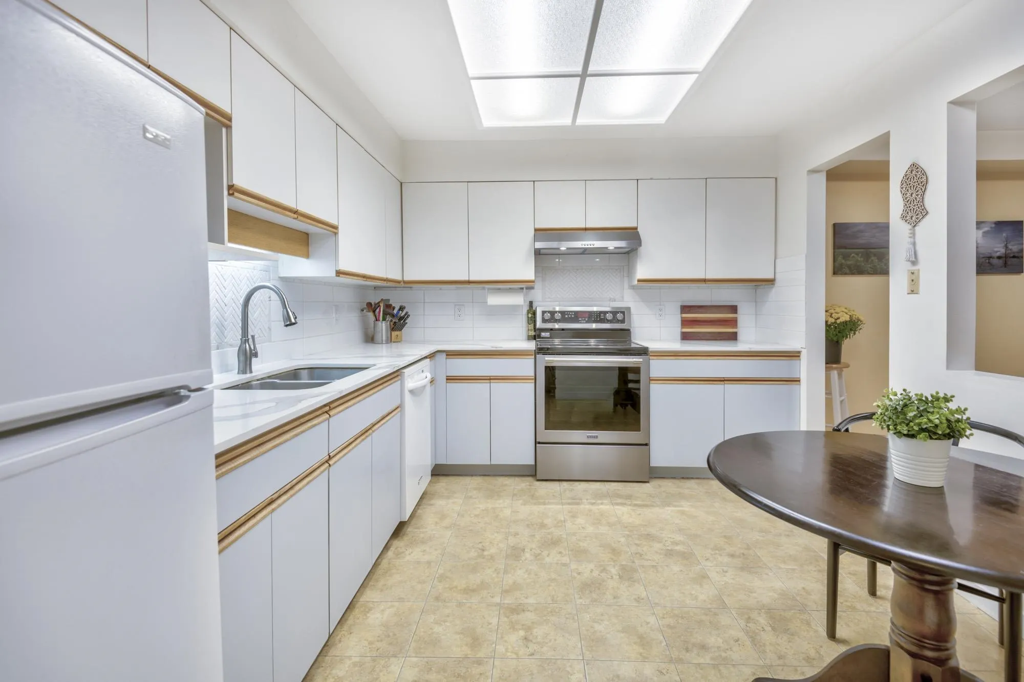 102 501 Cochrane Avenue