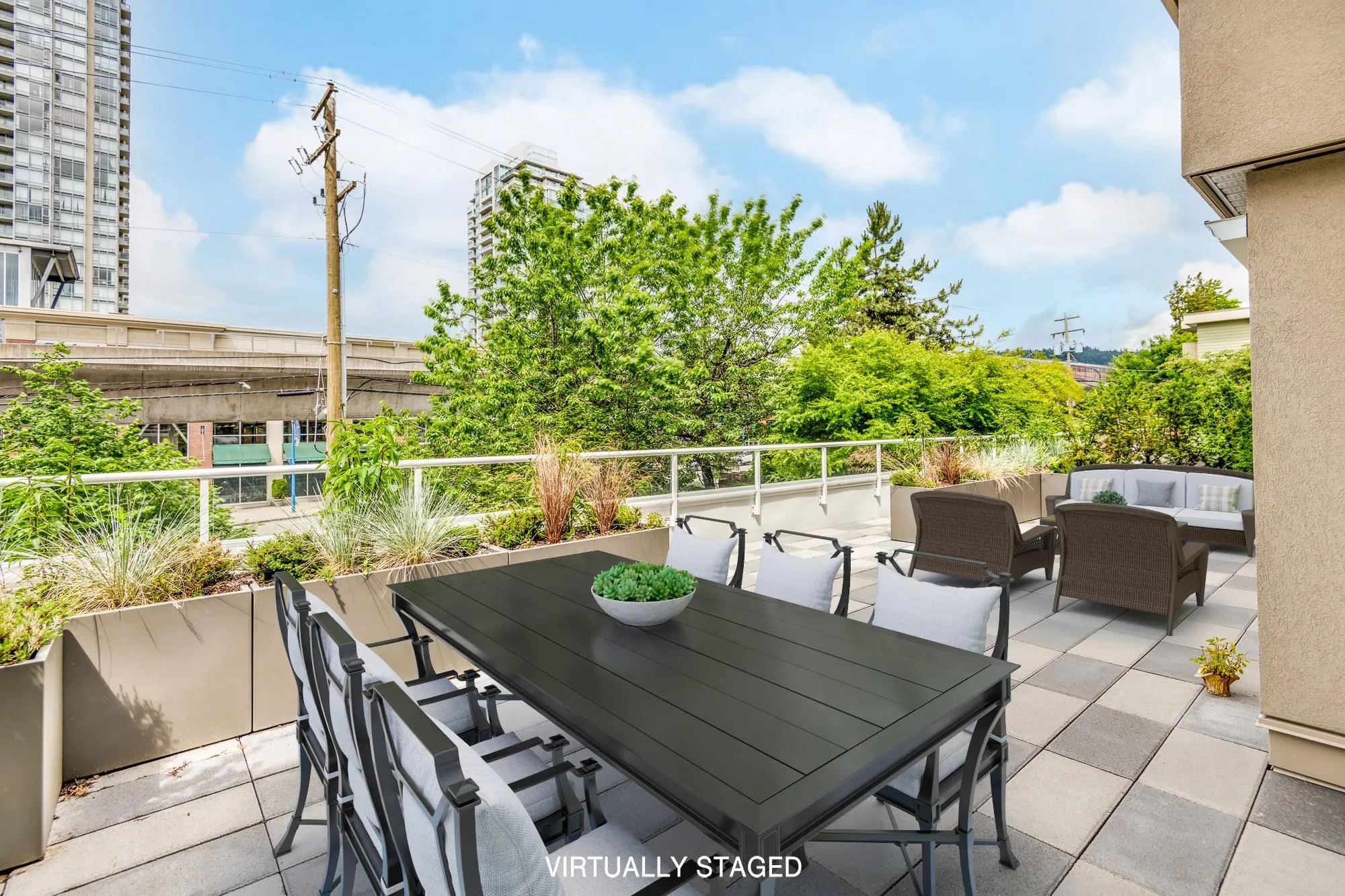 102 501 Cochrane Avenue