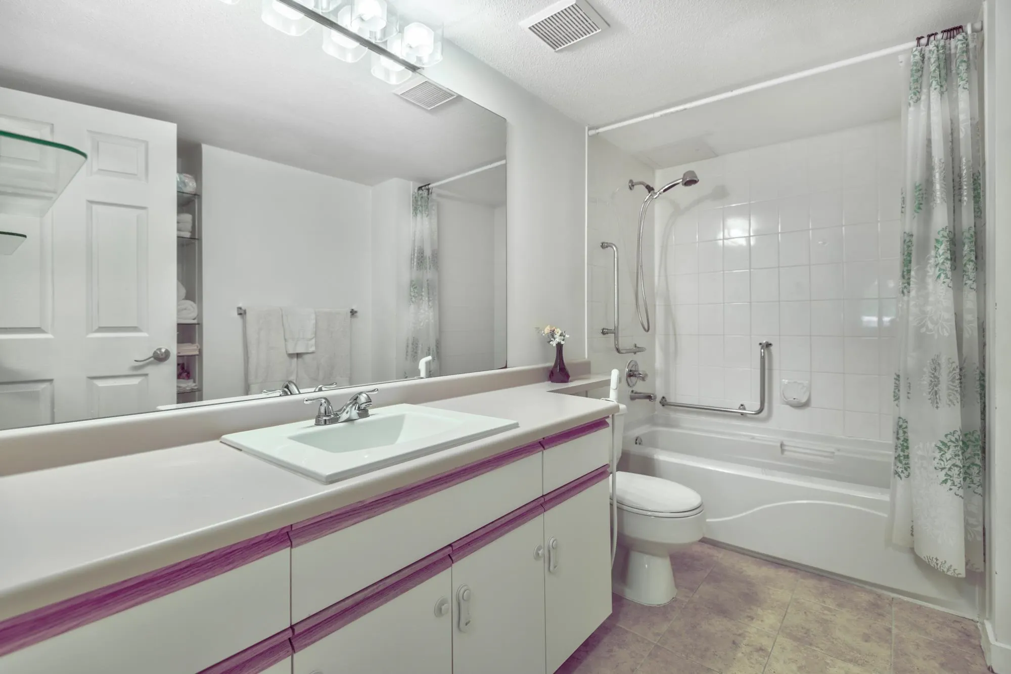 102 501 Cochrane Avenue