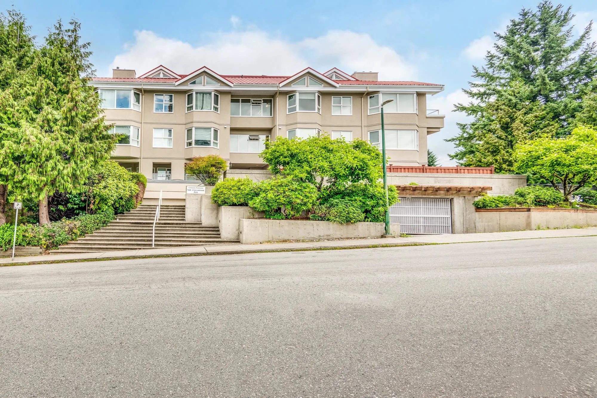 102 501 Cochrane Avenue