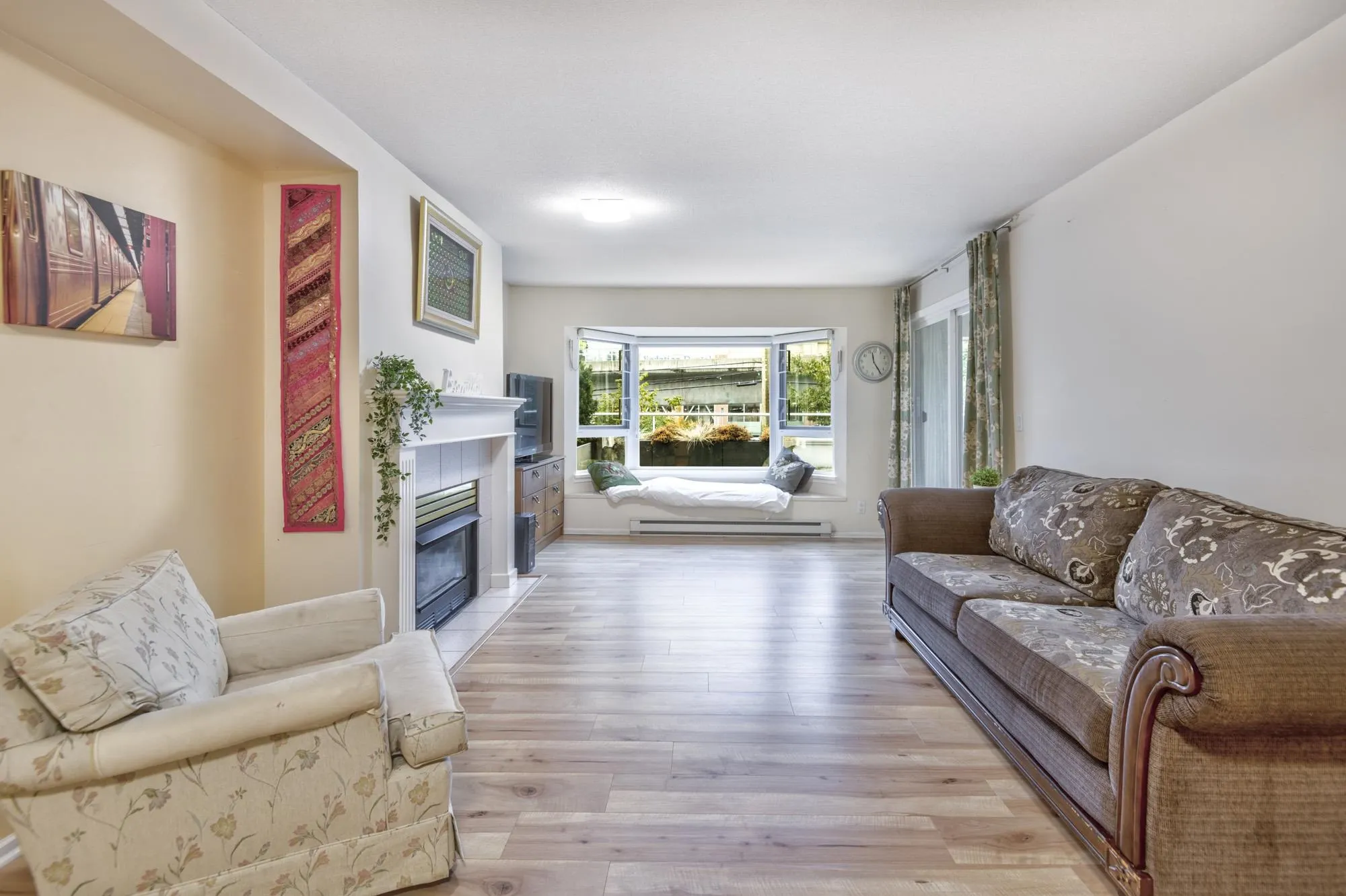 102 501 Cochrane Avenue