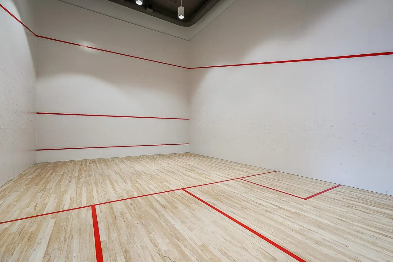 801 200 Nelson's Crescent