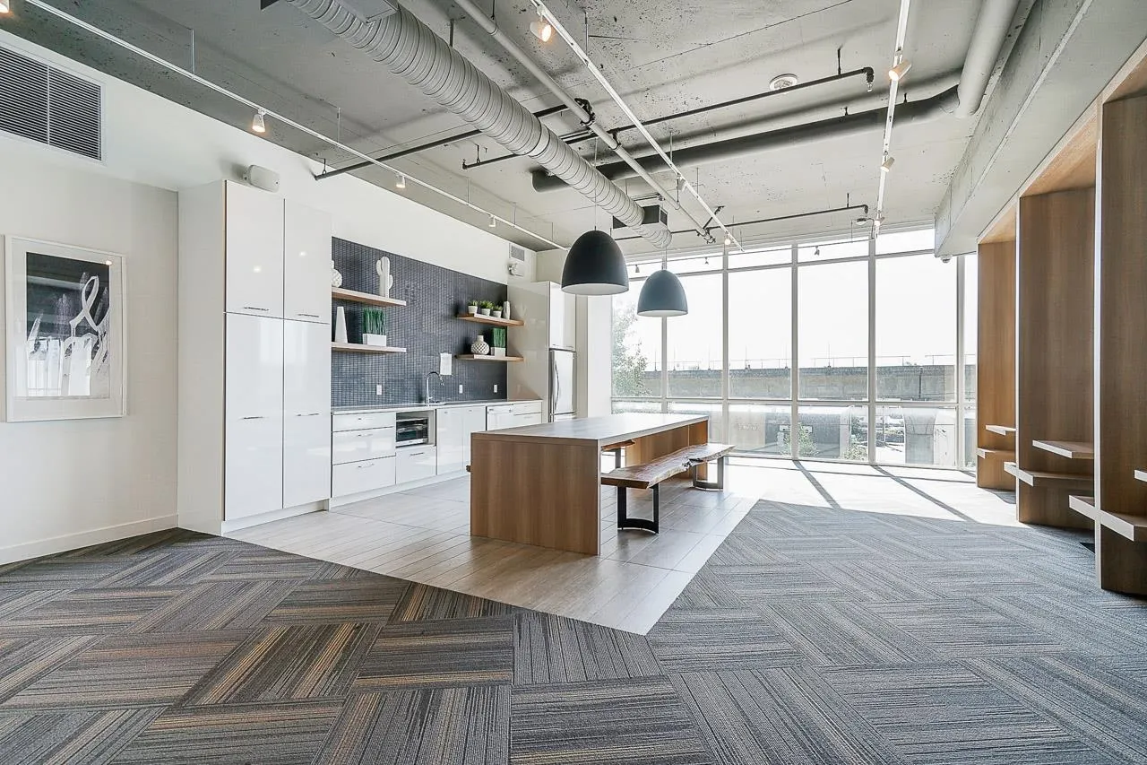 801 200 Nelson's Crescent