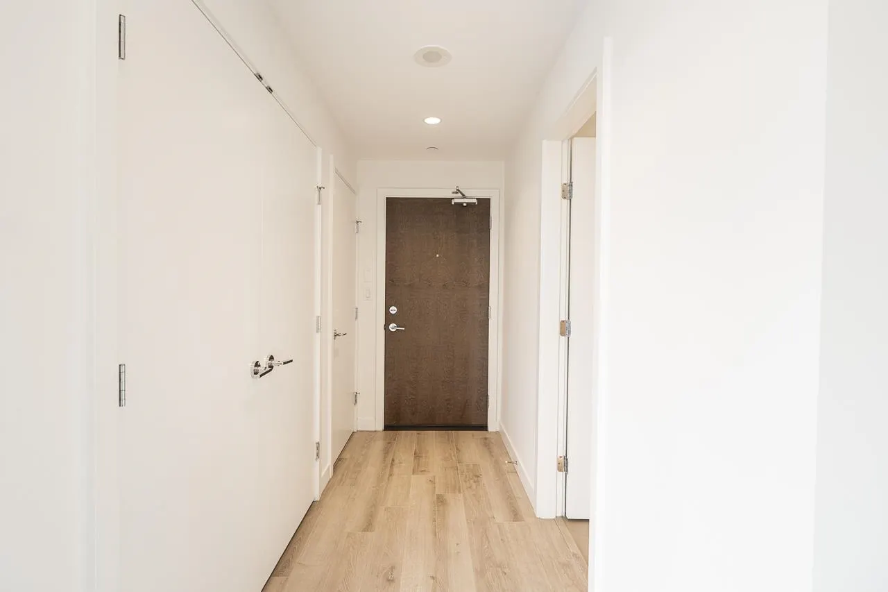 801 200 Nelson's Crescent