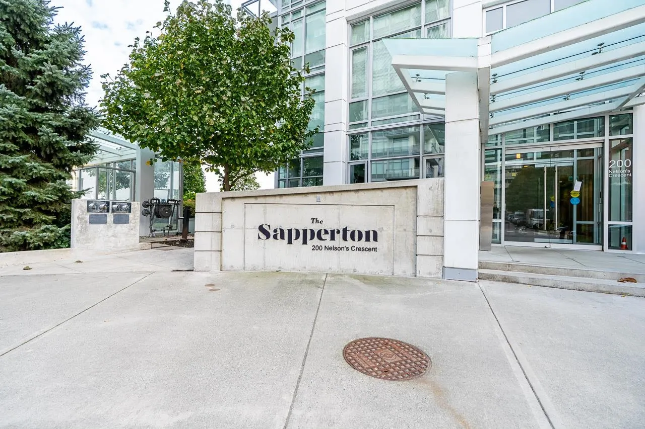 801 200 Nelson's Crescent