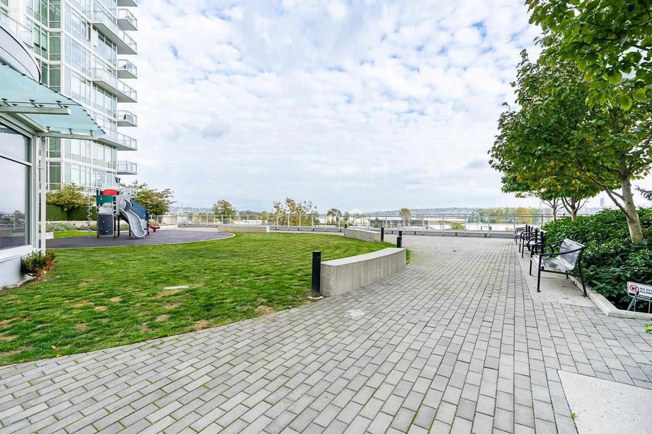 801 200 Nelson's Crescent