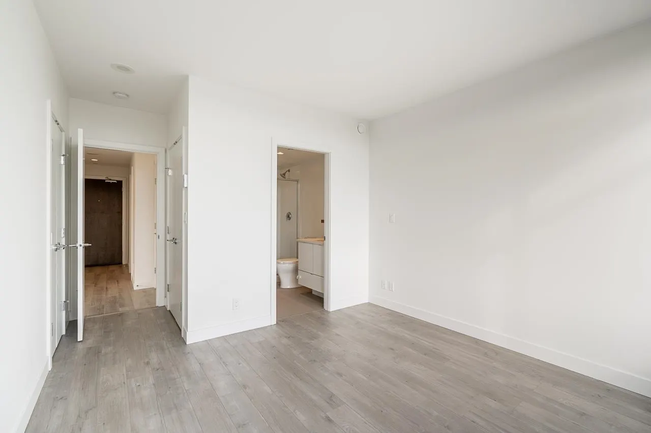 801 200 Nelson's Crescent