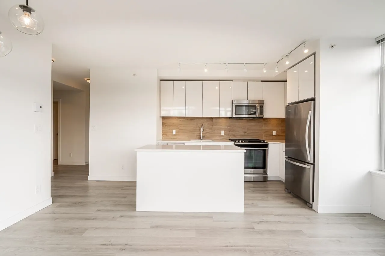 801 200 Nelson's Crescent