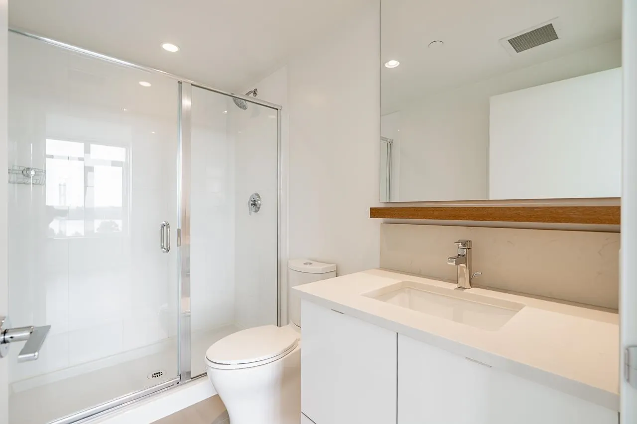 801 200 Nelson's Crescent