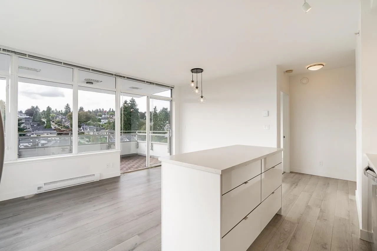 801 200 Nelson's Crescent