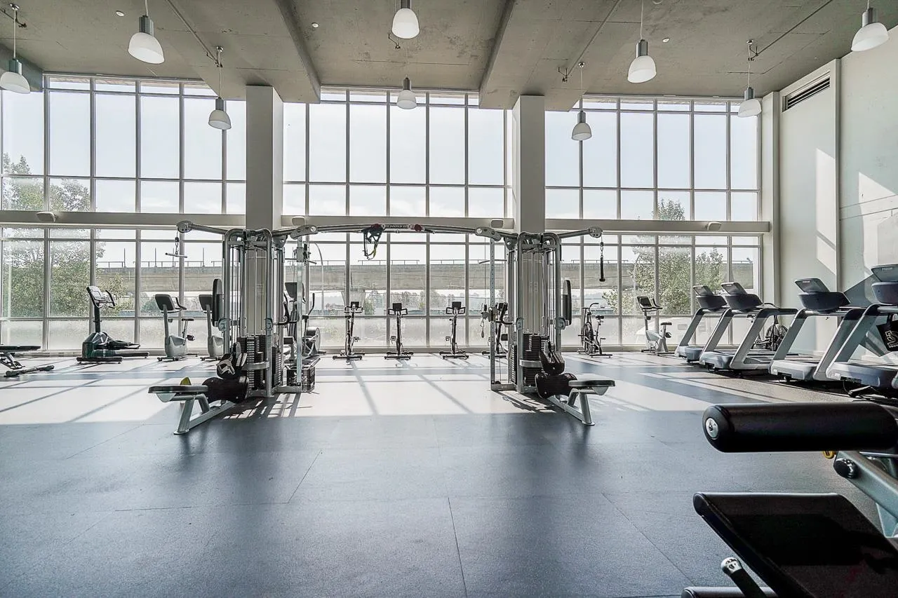 801 200 Nelson's Crescent