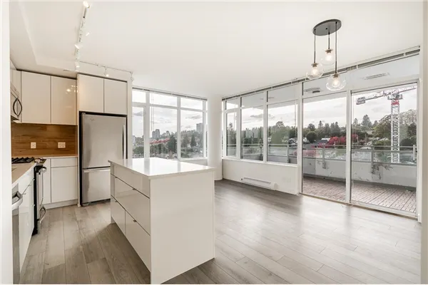 801 200 Nelson's Crescent