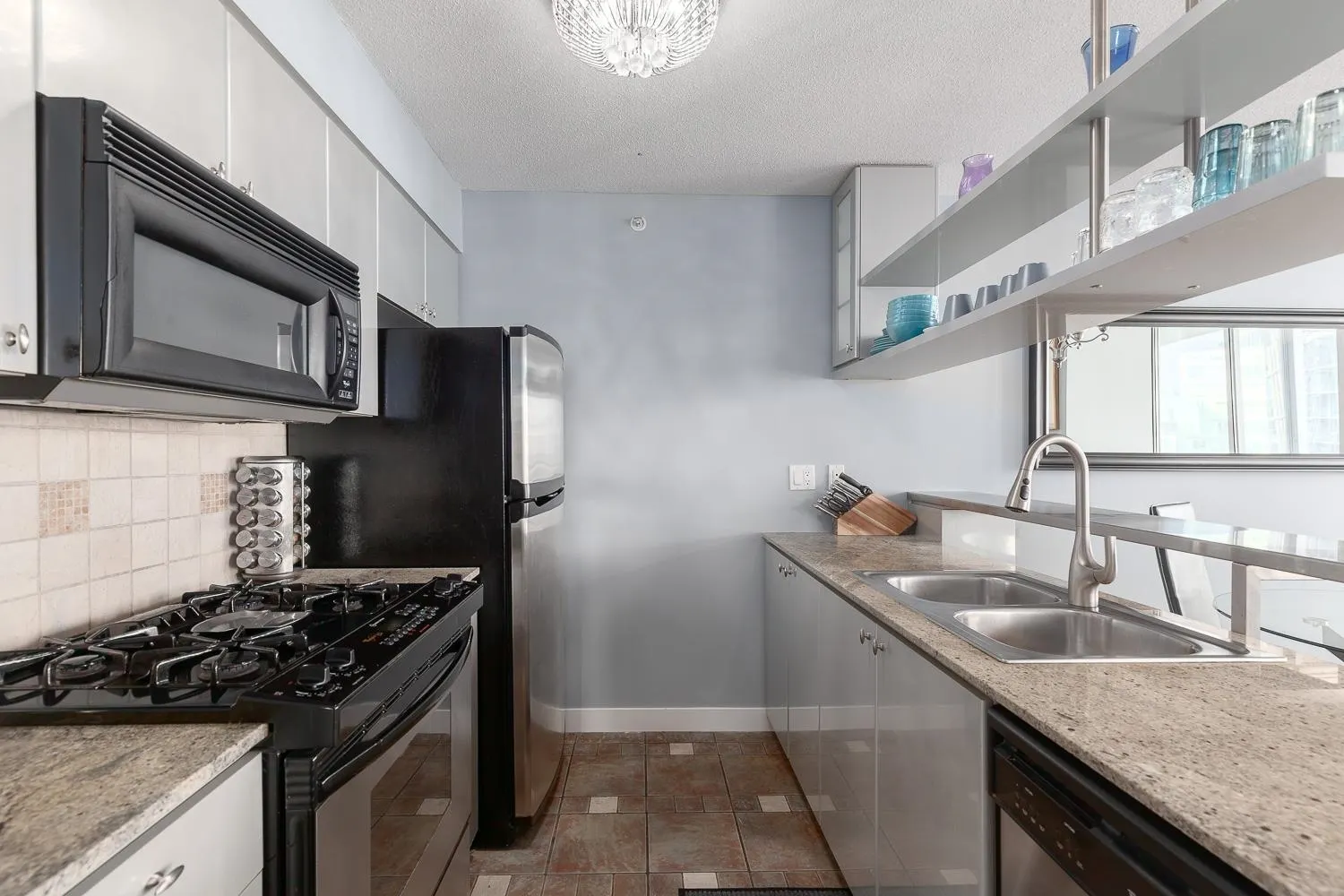 2706 1438 Richards Street