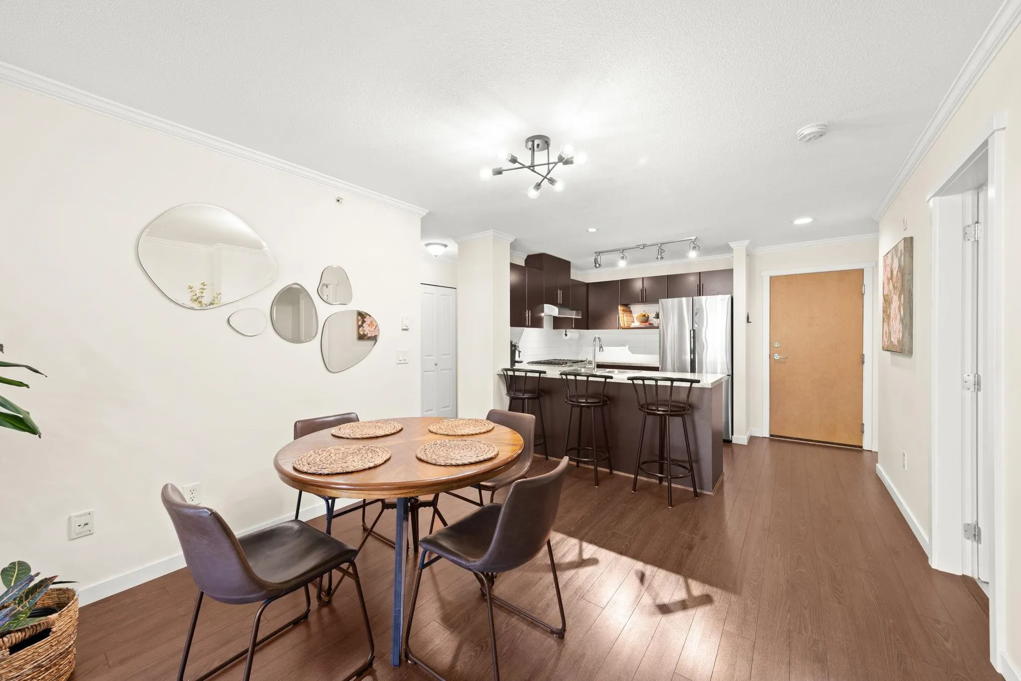 419 700 Klahanie Drive