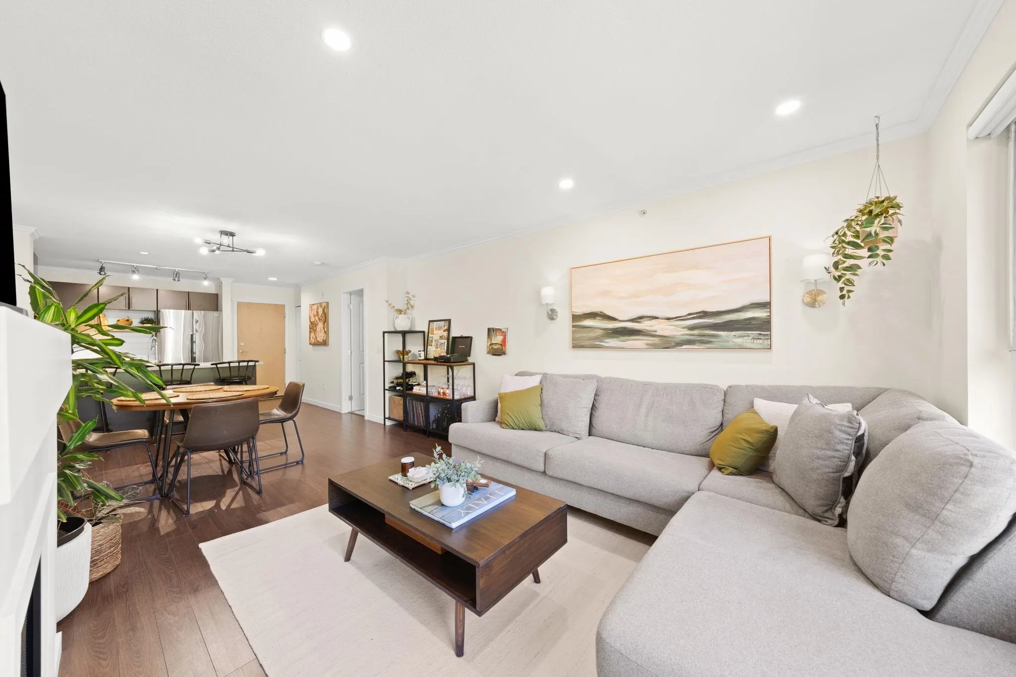 419 700 Klahanie Drive