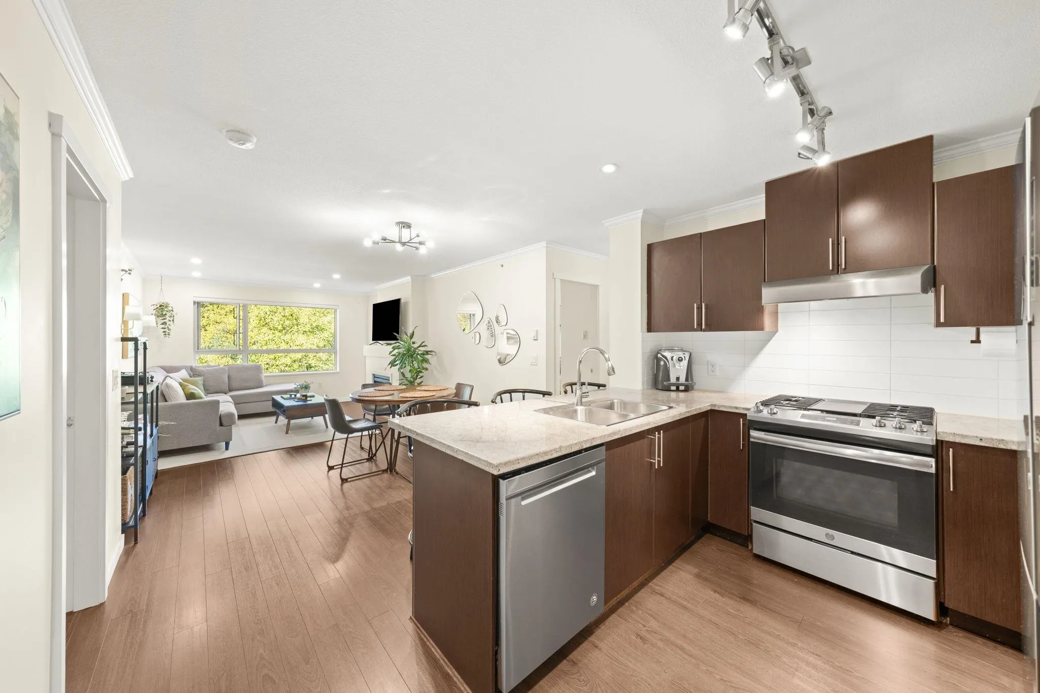 419 700 Klahanie Drive