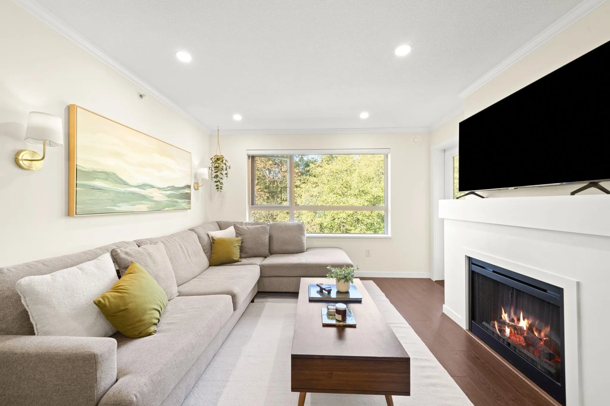 419 700 Klahanie Drive