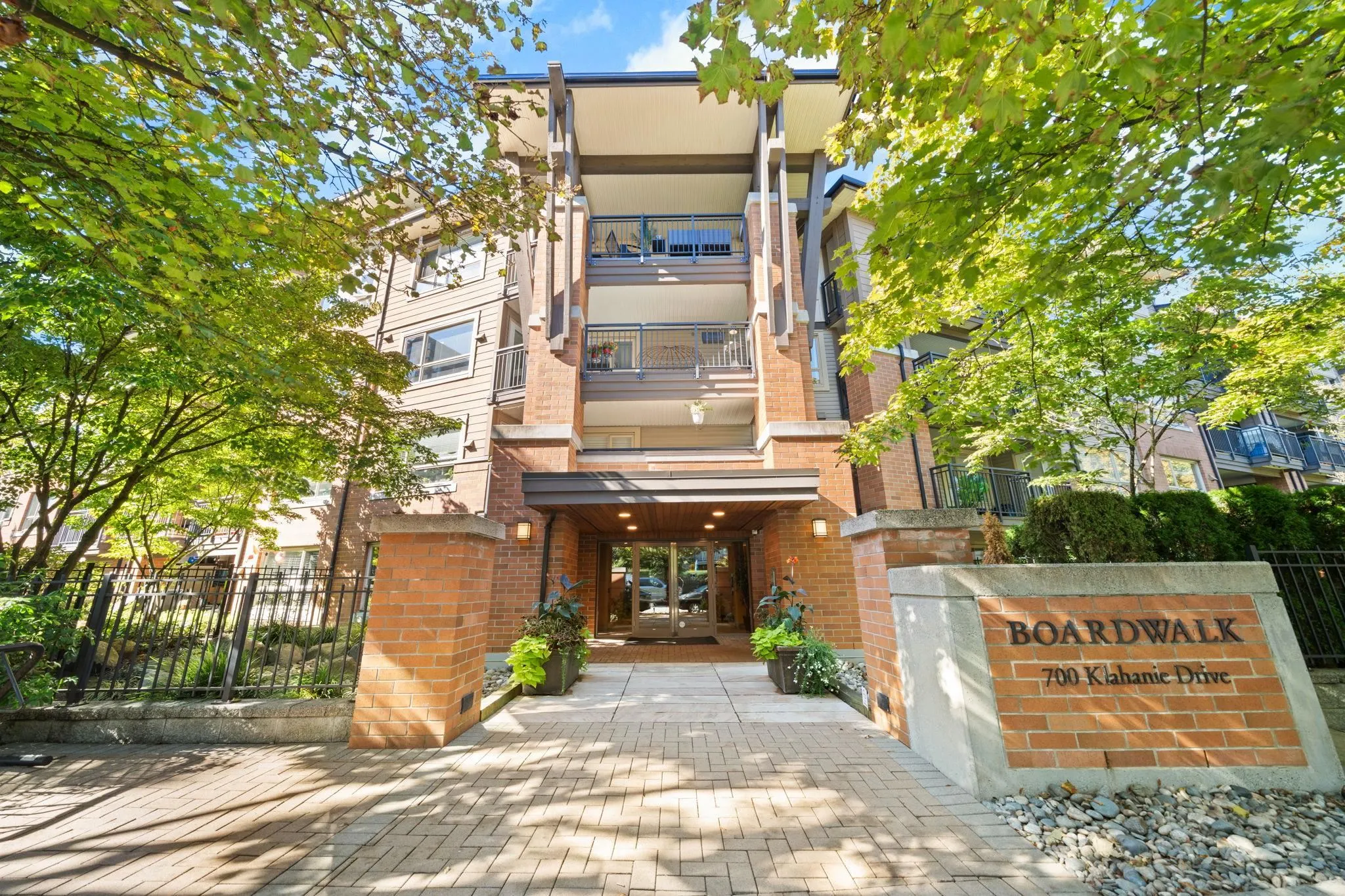 419 700 Klahanie Drive