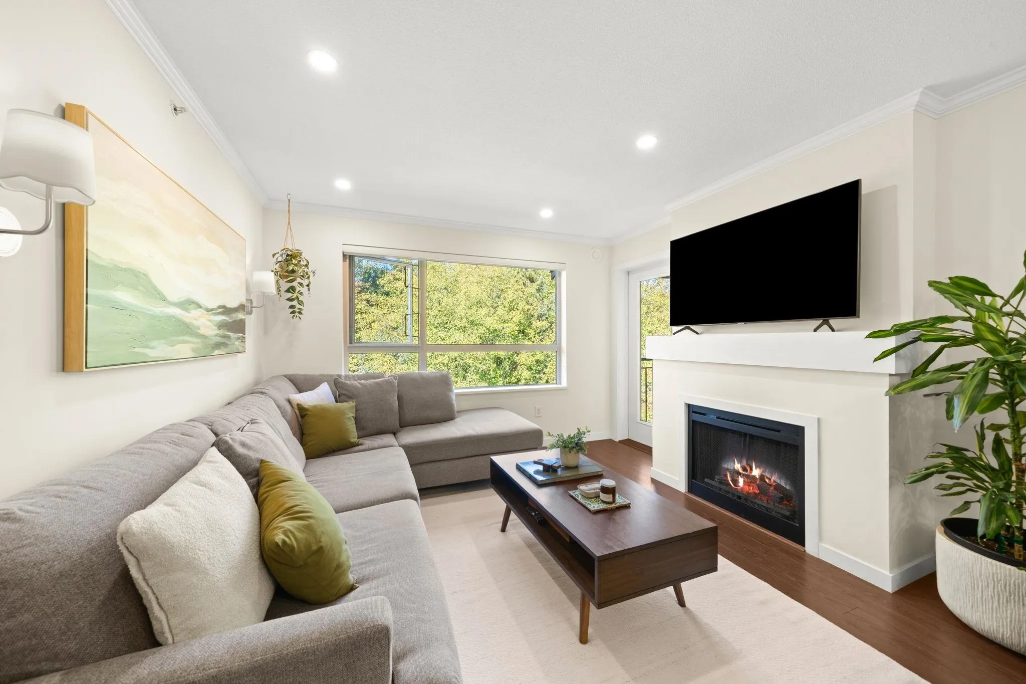419 700 Klahanie Drive