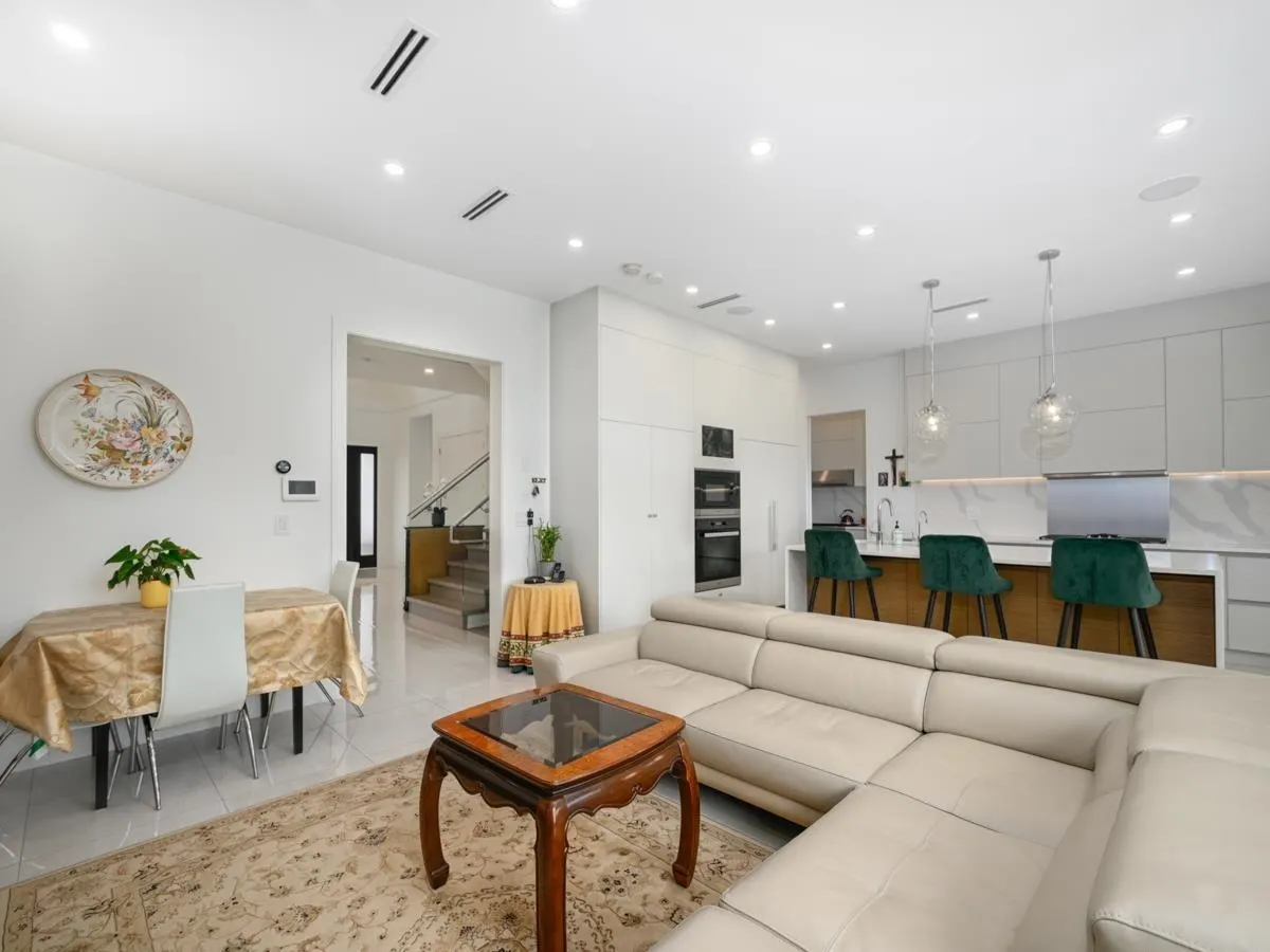7268 Pandora Street