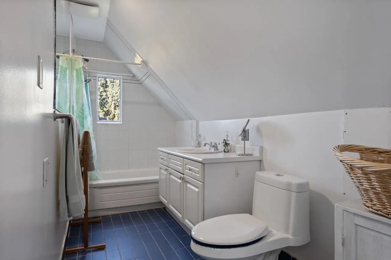 31 W 11th Avenue