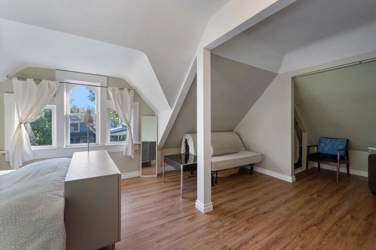 31 W 11th Avenue