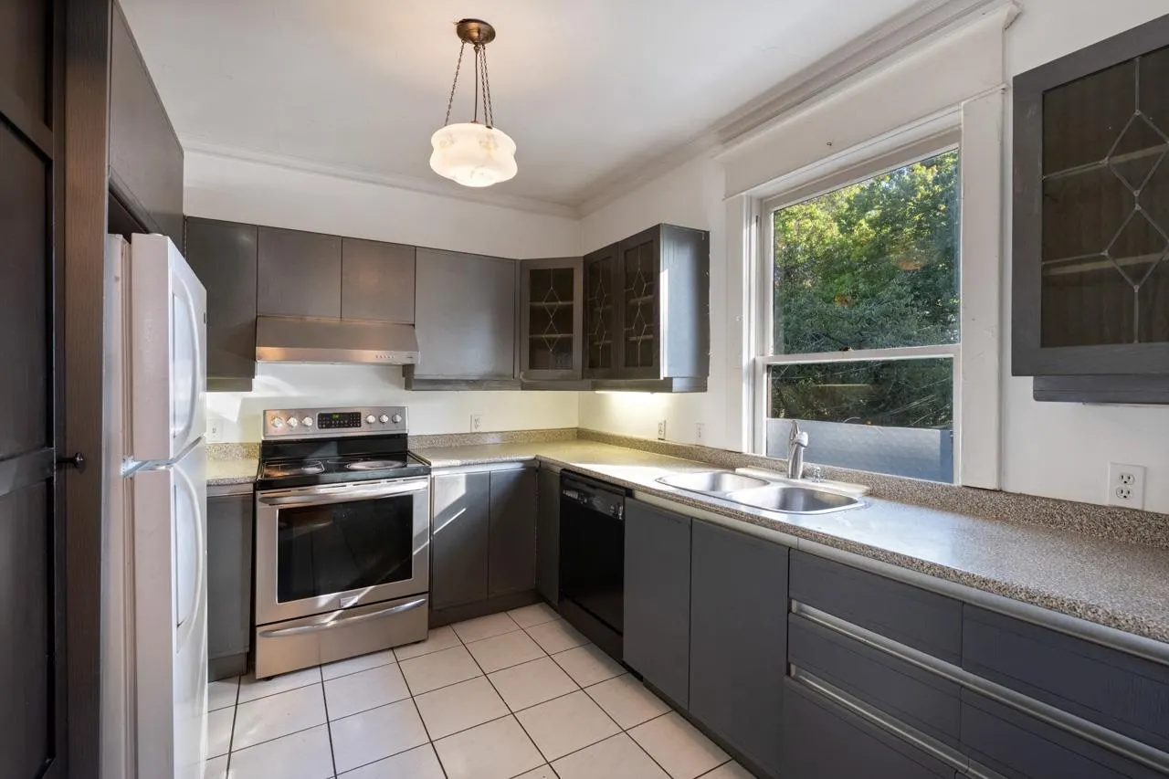 31 W 11th Avenue