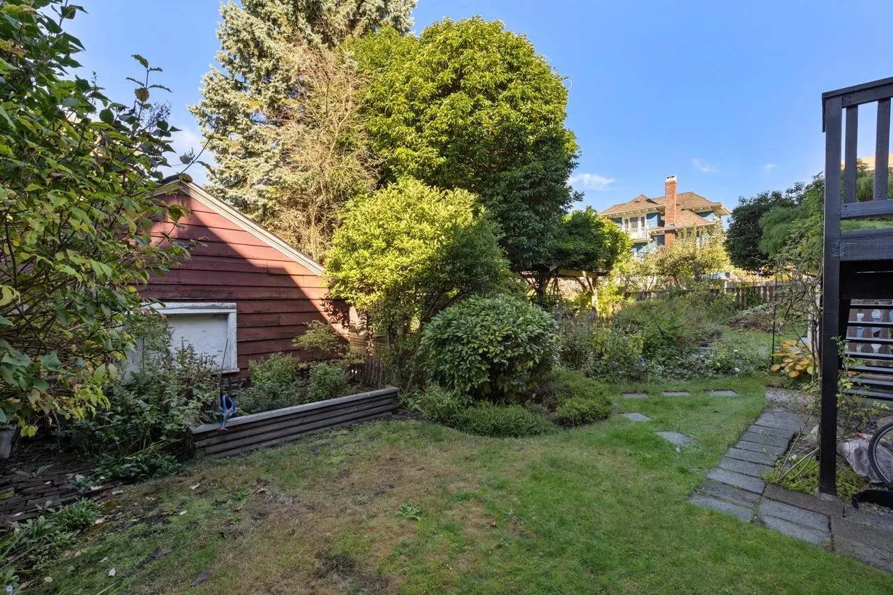 31 W 11th Avenue