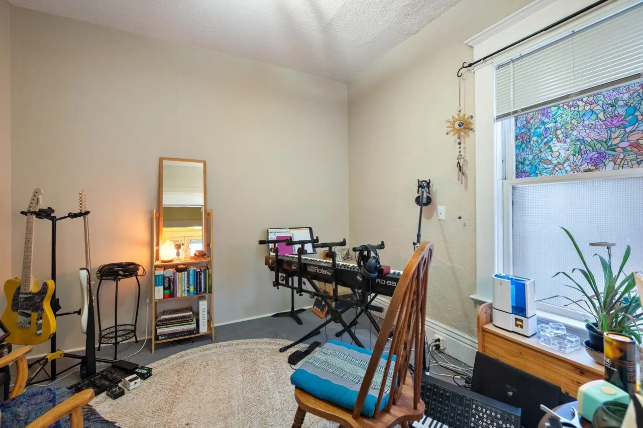 31 W 11th Avenue