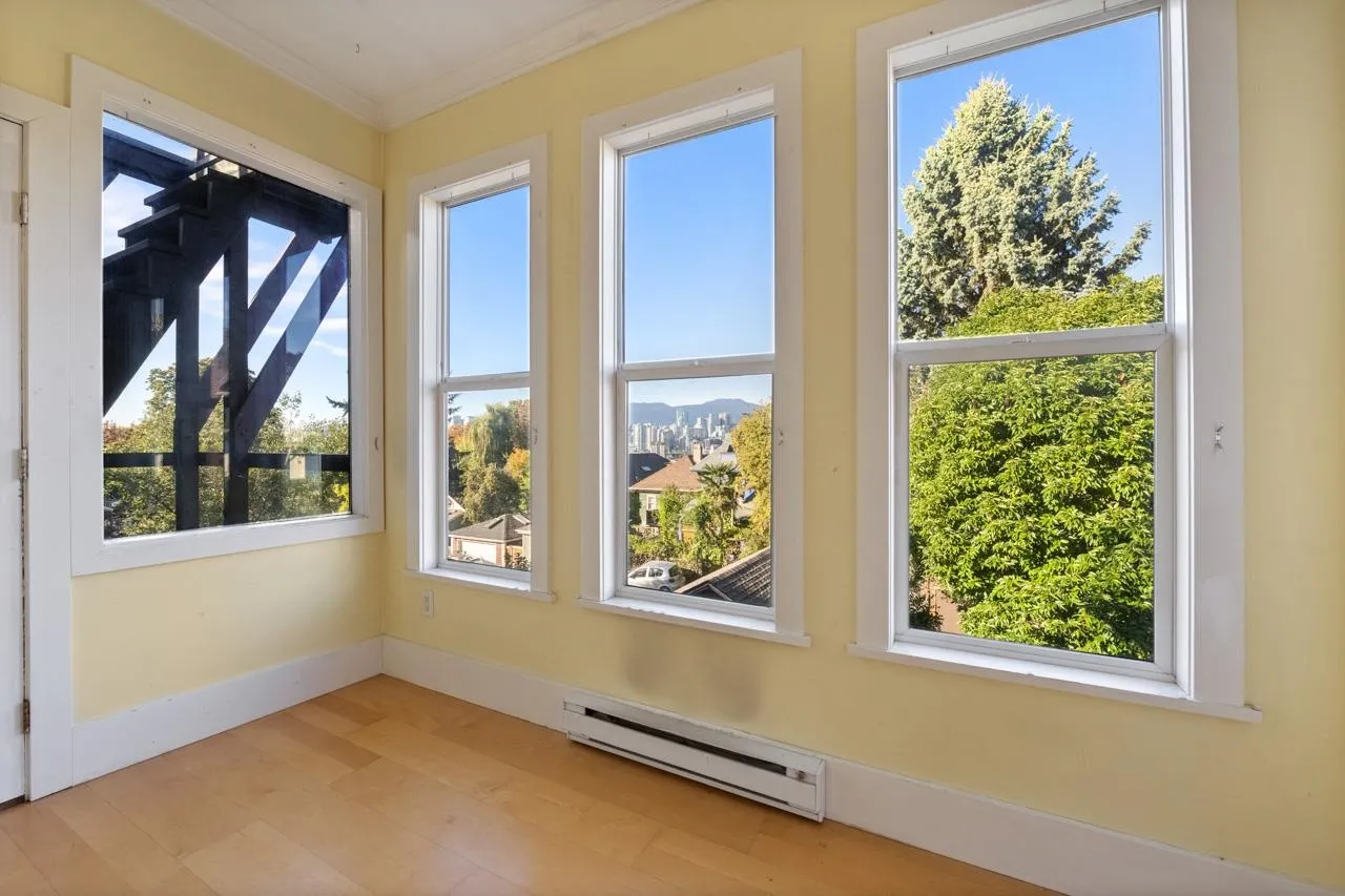 31 W 11th Avenue