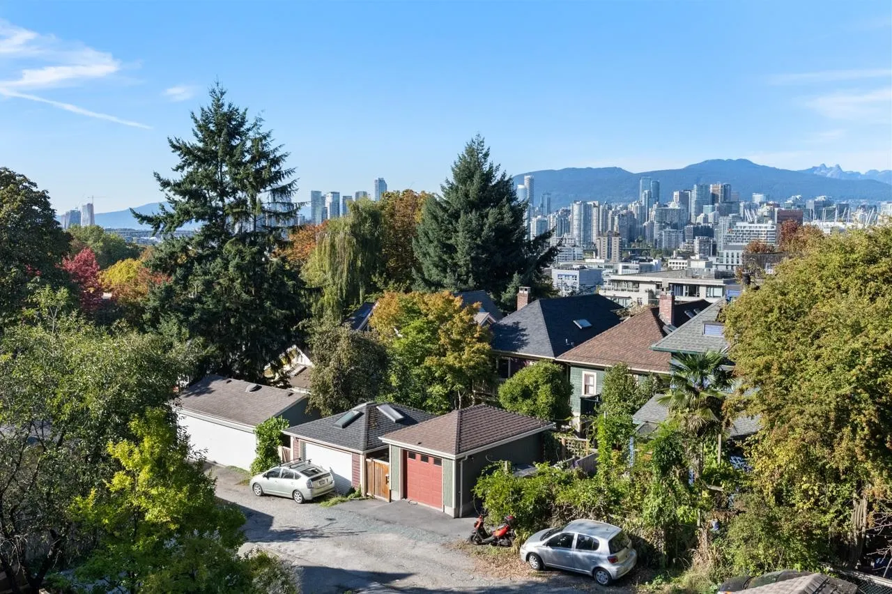 31 W 11th Avenue