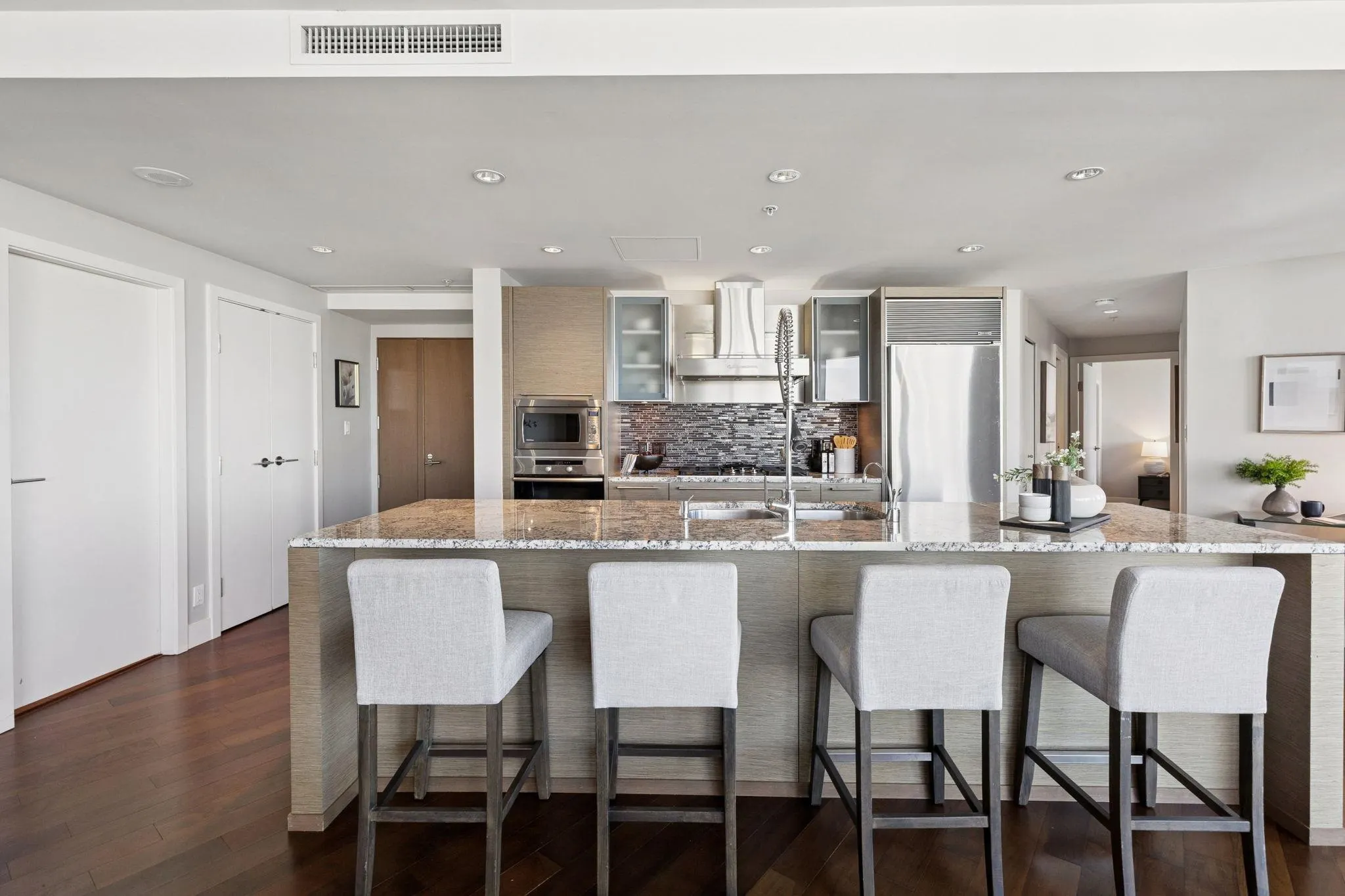 3309 1111 Alberni Street