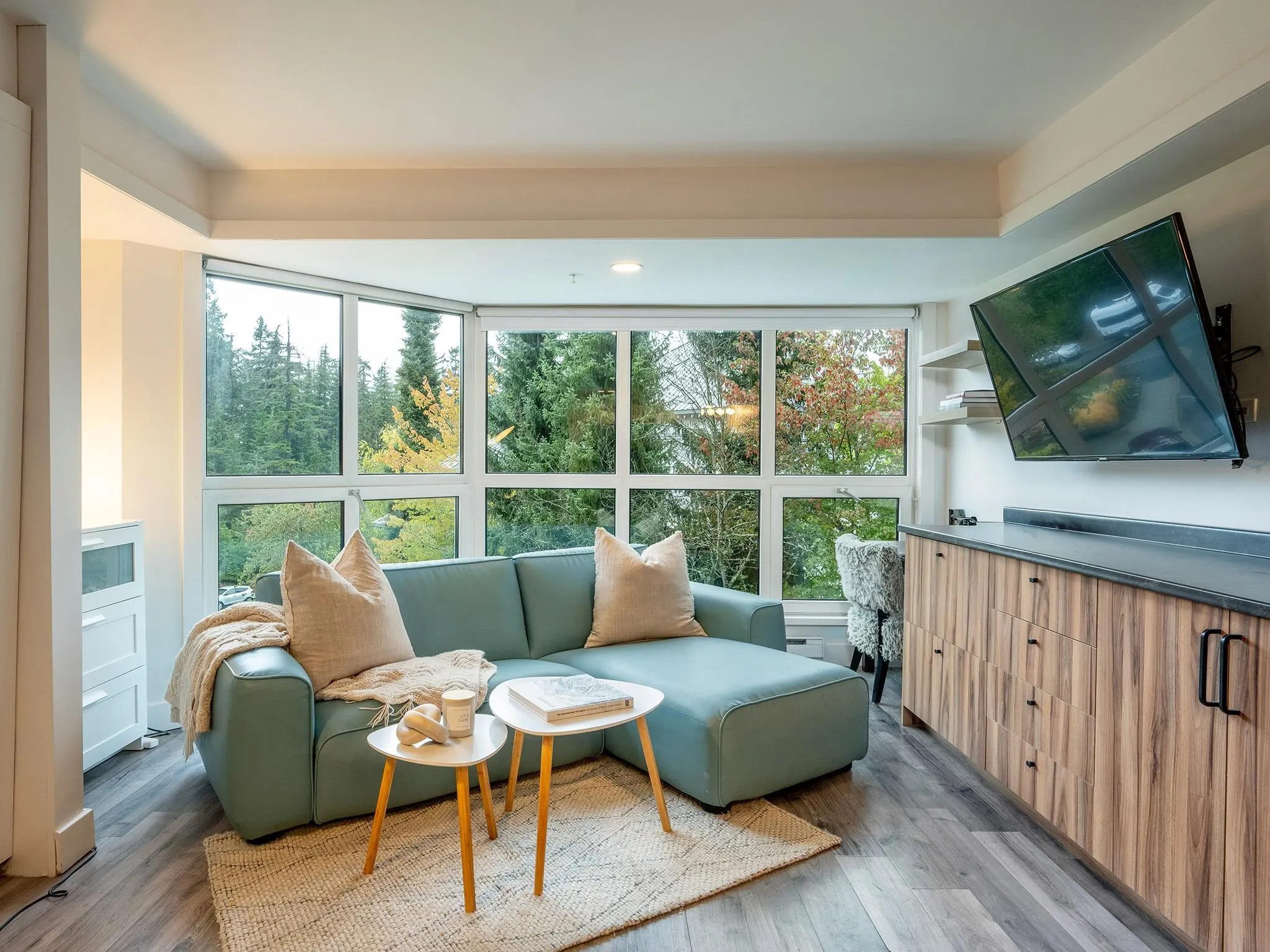 312 4557 Blackcomb Way