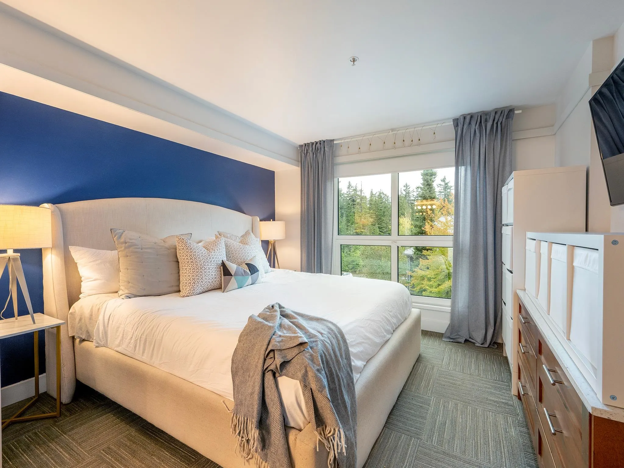 312 4557 Blackcomb Way