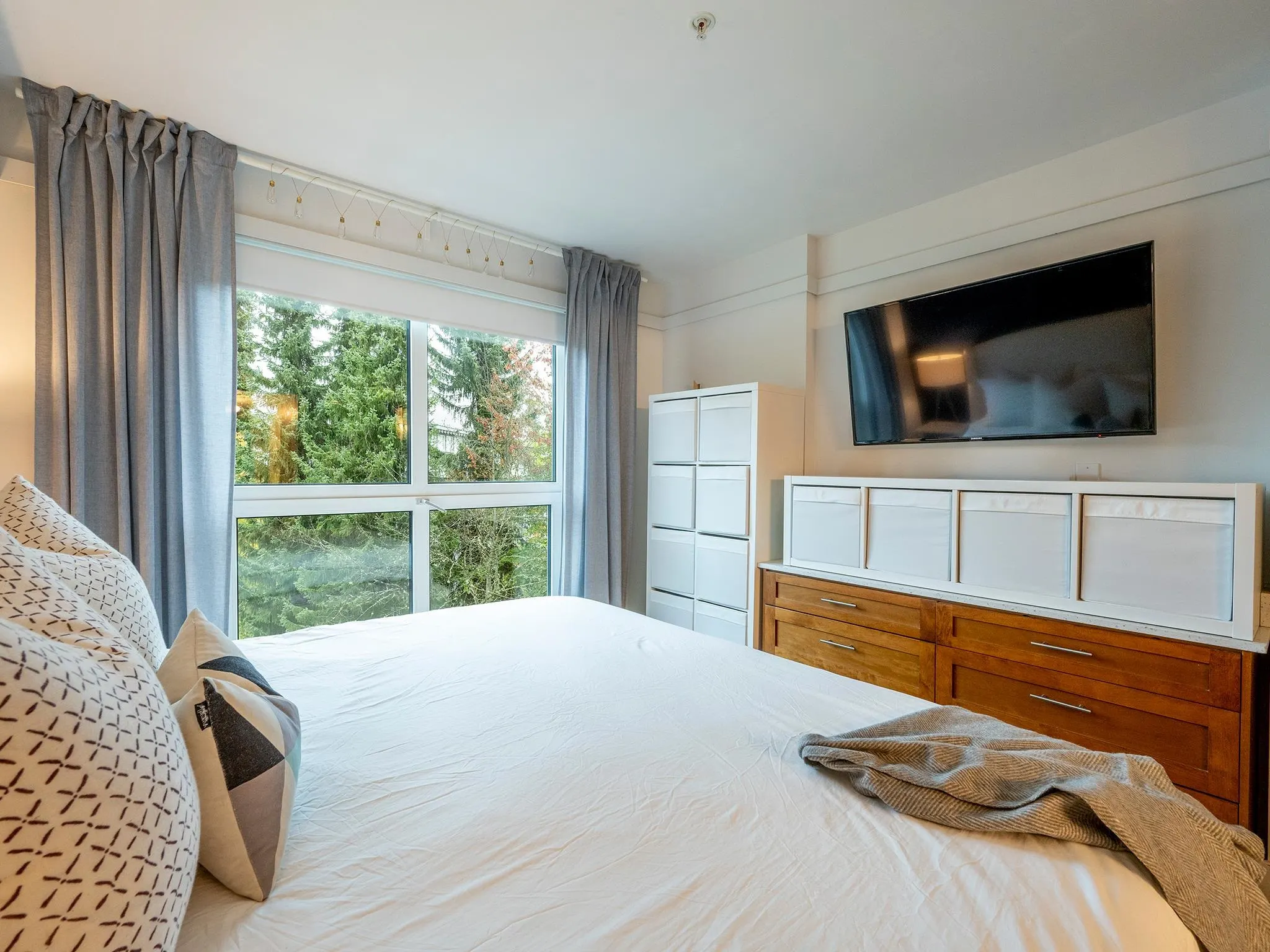 312 4557 Blackcomb Way