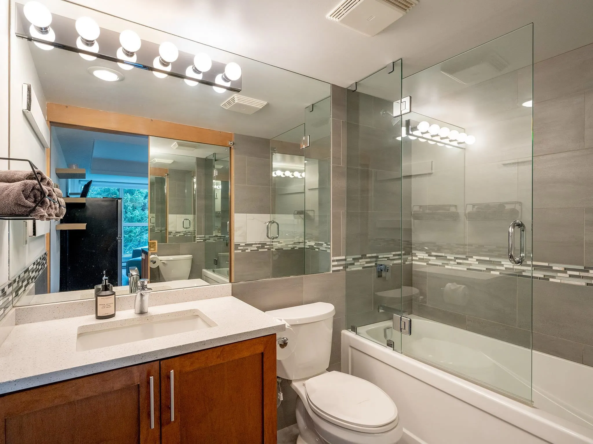 312 4557 Blackcomb Way