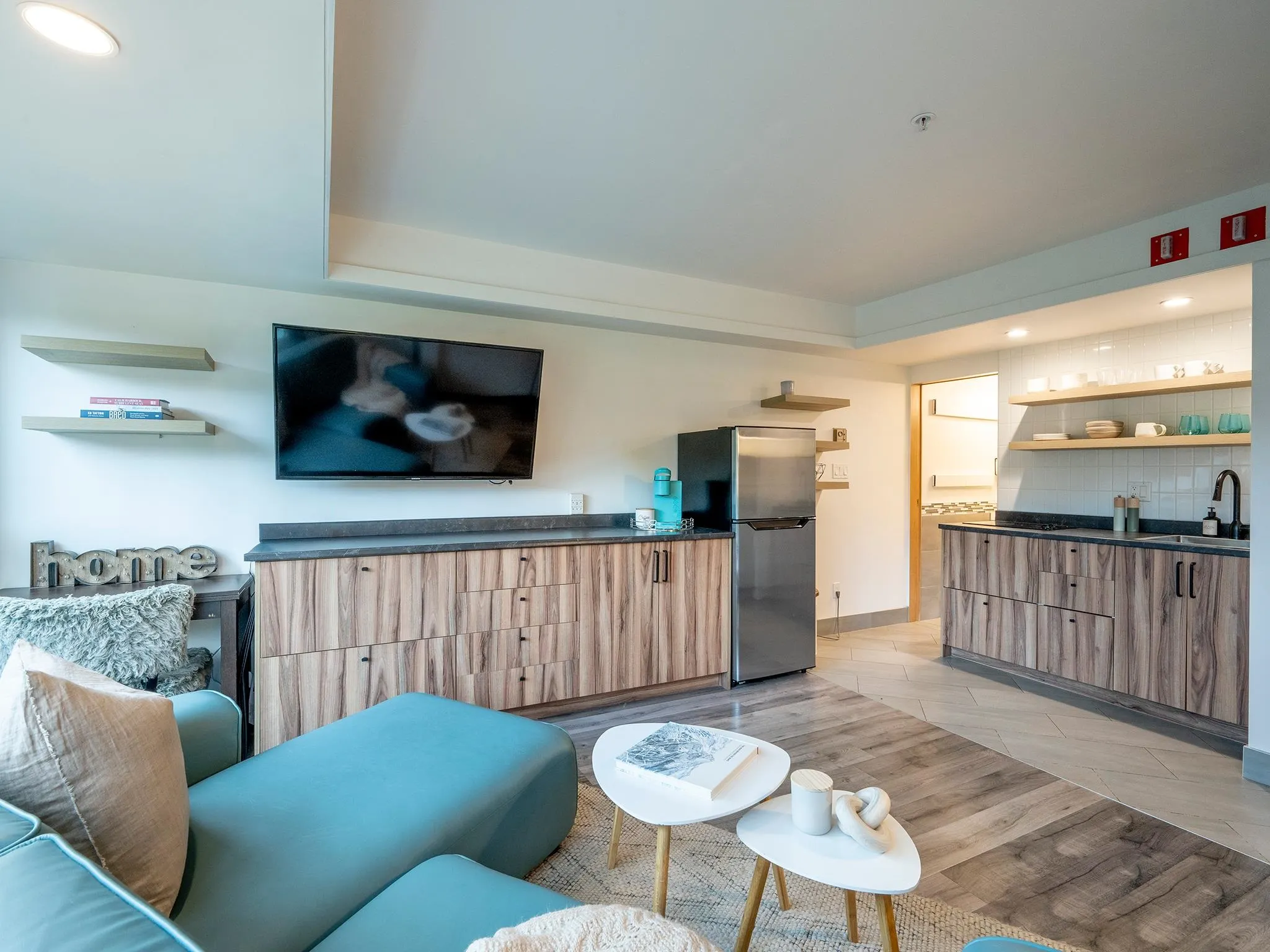 312 4557 Blackcomb Way