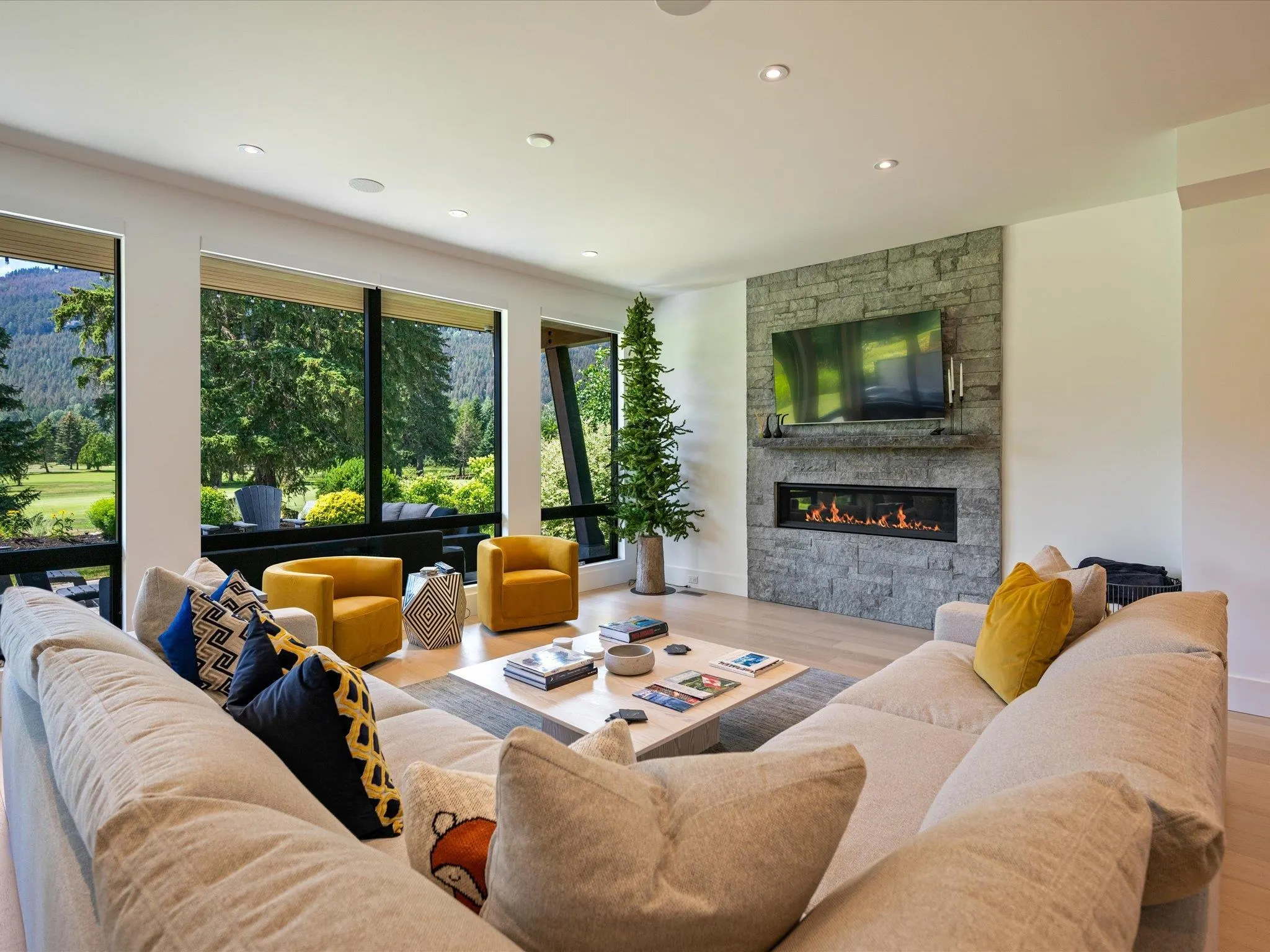 8044 Cypress Place