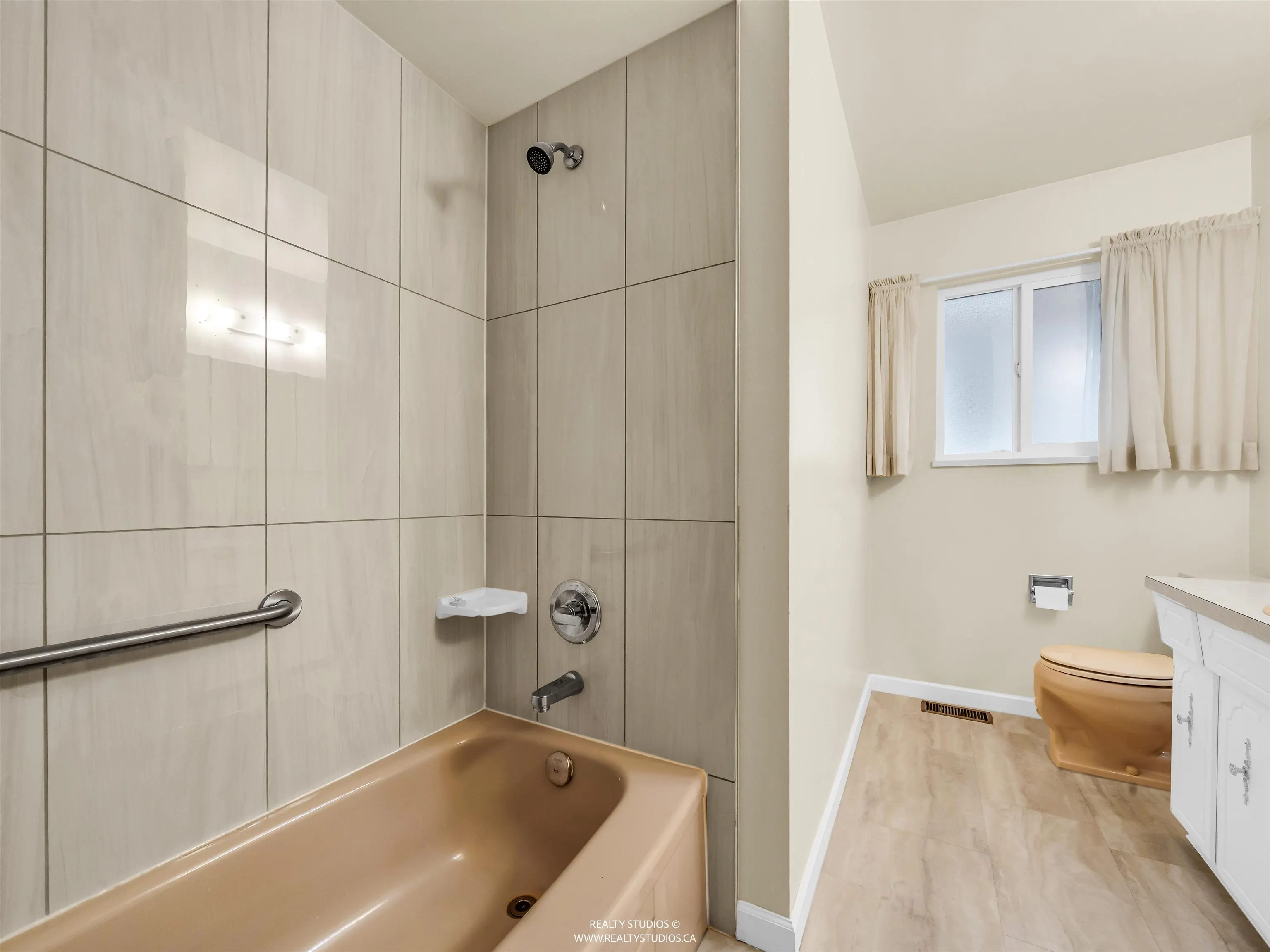 85 W 63rd Avenue