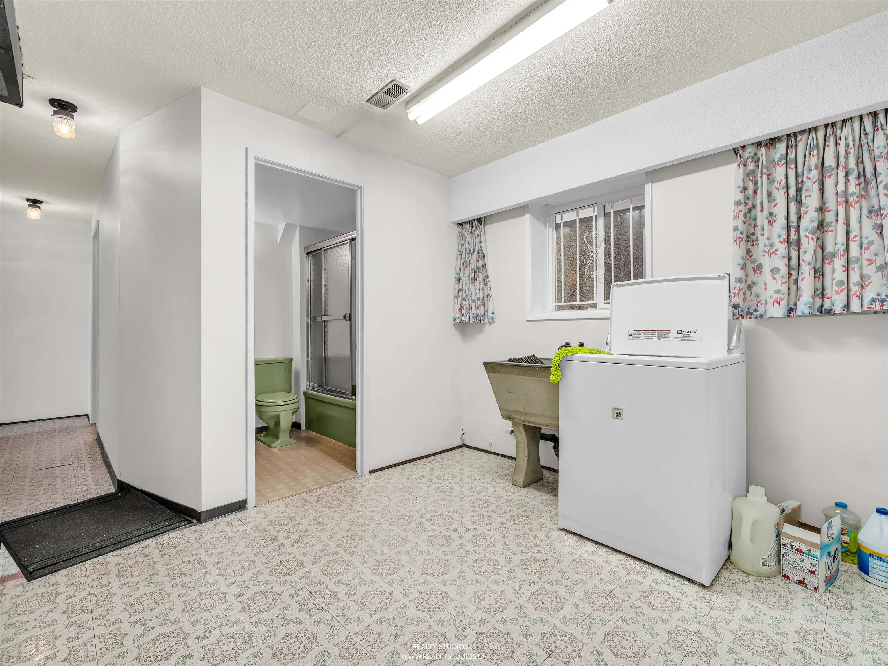 85 W 63rd Avenue