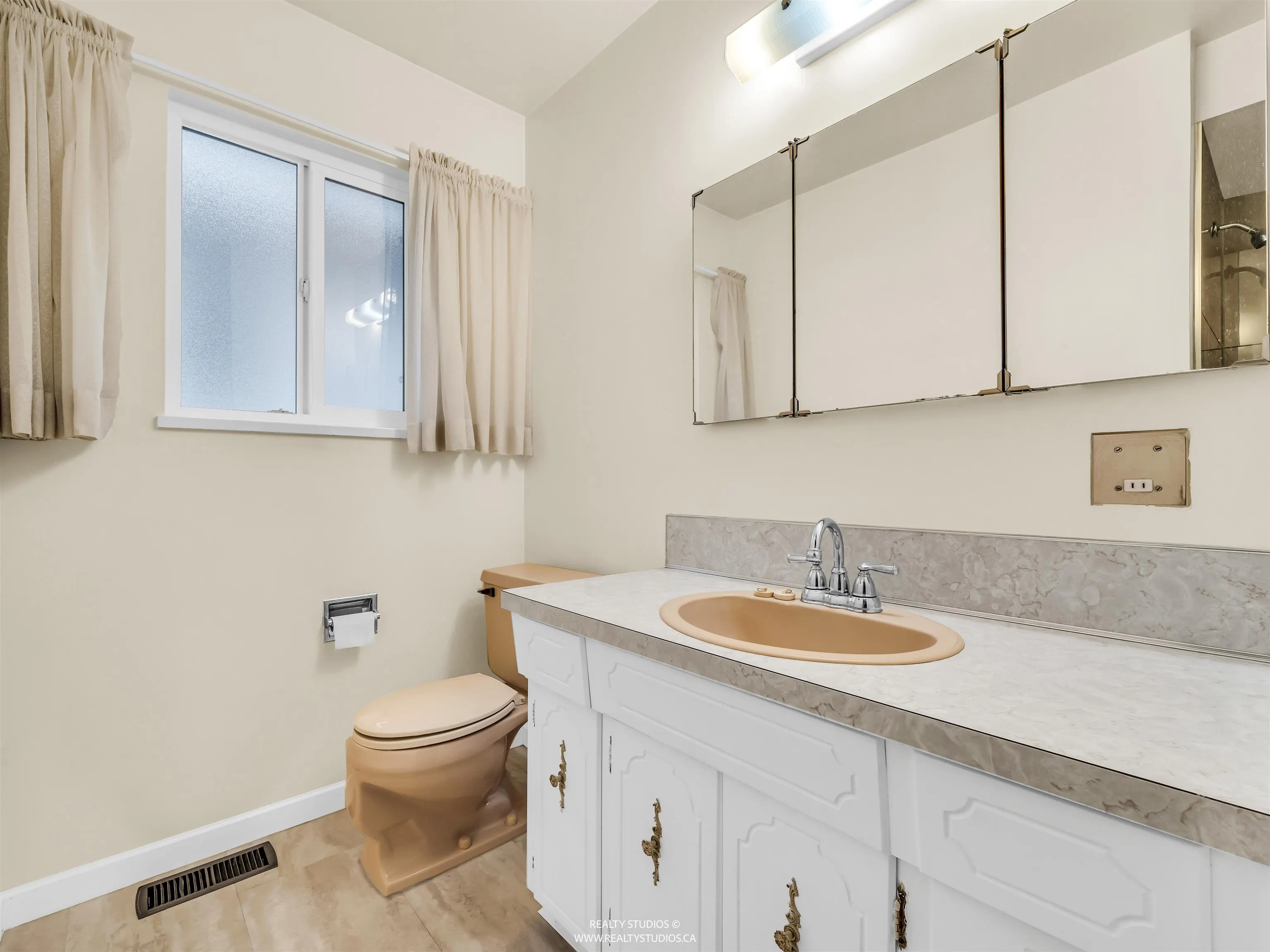 85 W 63rd Avenue