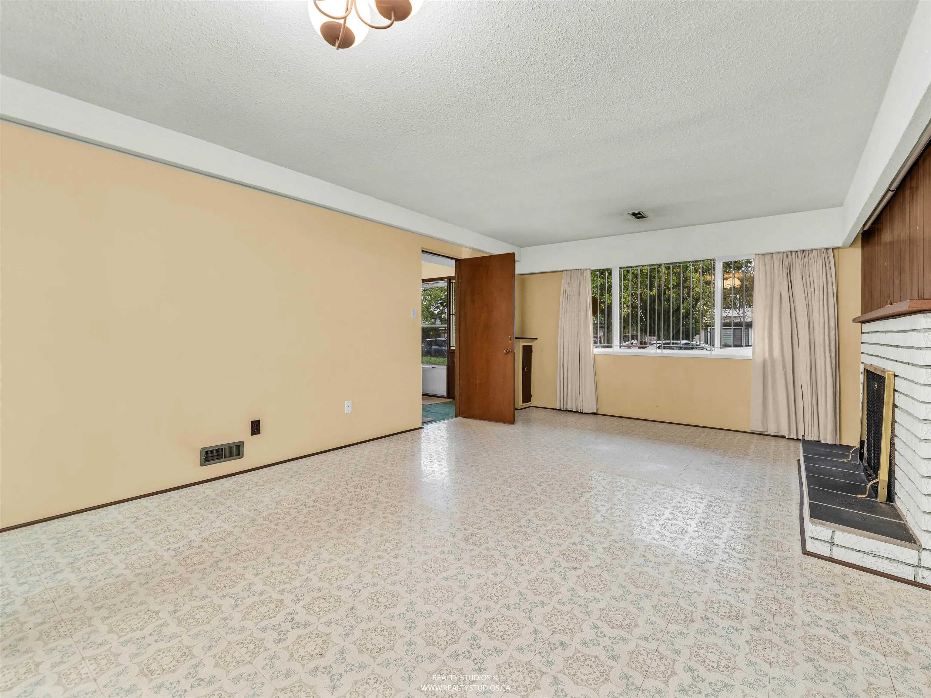 85 W 63rd Avenue