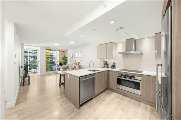 1201 1788 Columbia Street