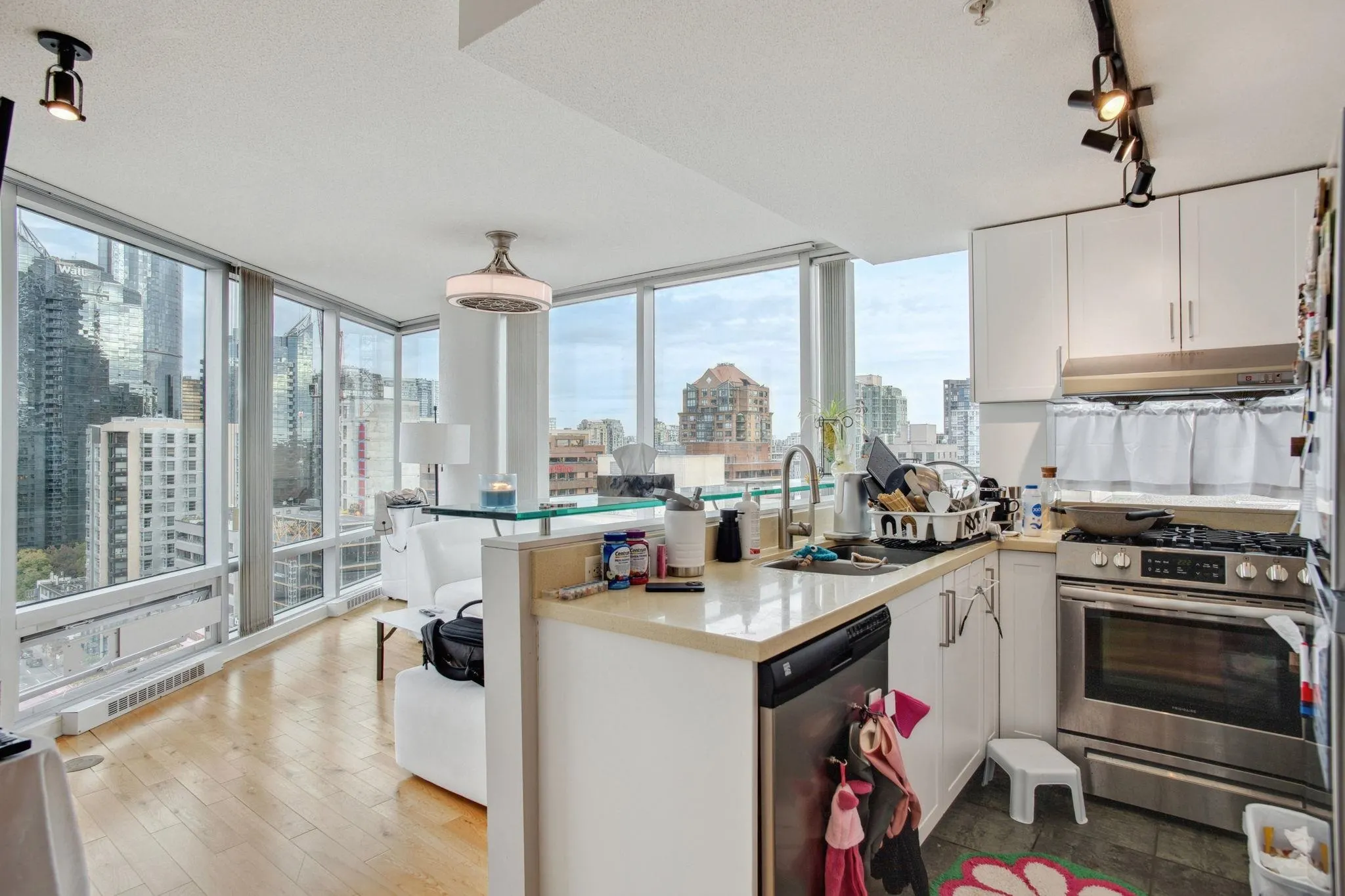 1702 1003 Burnaby Street