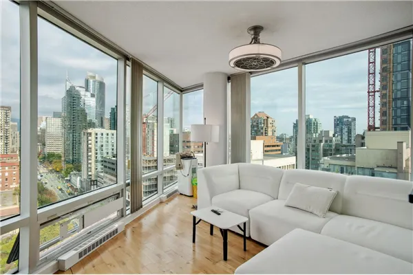 1702 1003 Burnaby Street