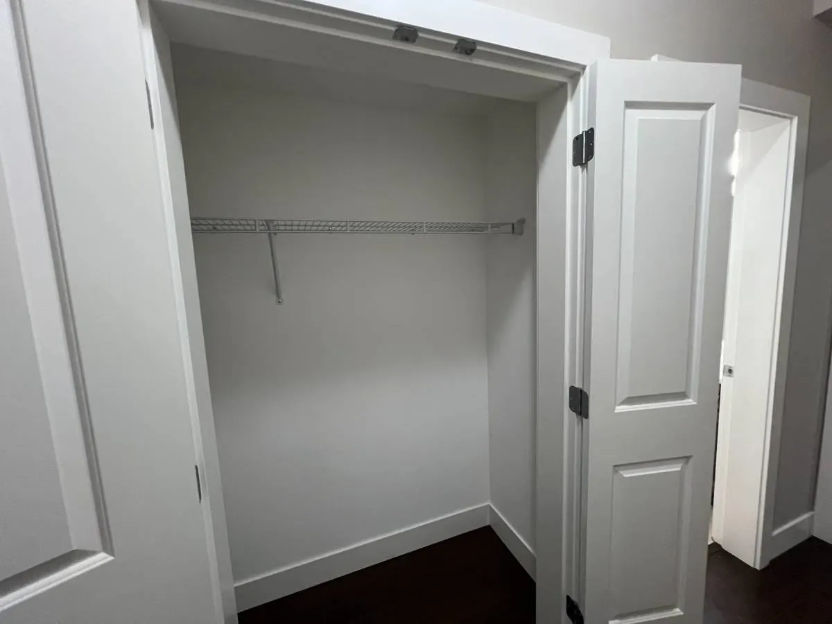 Suite 25482 Godwin Dr