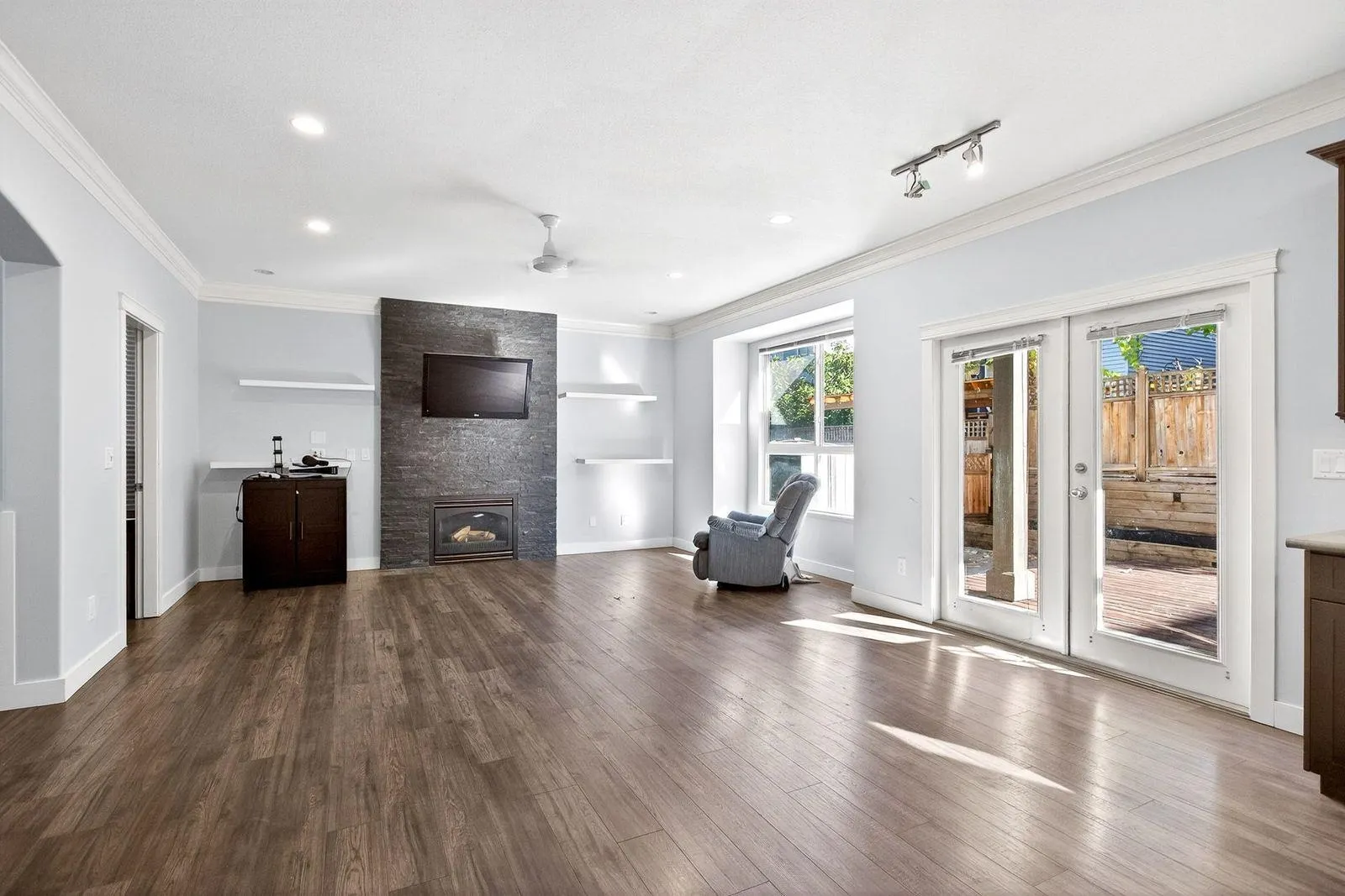 1118 11497 236 Street