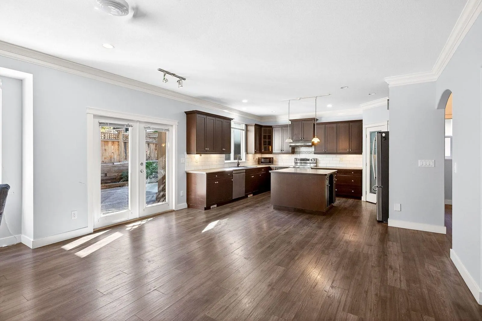 1118 11497 236 Street
